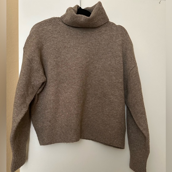 H&M Wool-blend Turtleneck Sweater - Picture 1 of 3